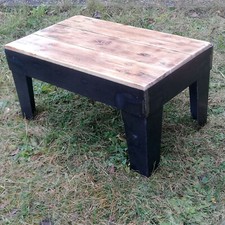 Table basse design brutaliste en métal et plateau bois brut - Table 70 x 42 cm