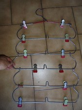 Ancienne Penderie d'anciens Cintres Fil de Fer de Dressing Vintage ou Voyage