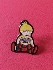PINS PIN'S LAPEL PIN VINTAGE COLLECTION 5.9 PUB BEBE VETEMENTS PAM