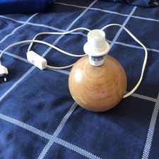 pied En Bois Verni d une lampe de chevet