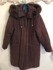 Parka matelassée Weill, parfait état, capuche fourrure de belle qualité.