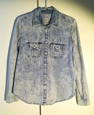 Chemise GAP en jean délavé « effet neige » 100% coton. taille XS mais plutôt 36