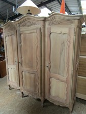 ARMOIRE (3 portes) EPOQUE 1980/90 DE STYLE LOUIS 15 EN MERISIER (Décapée)