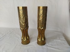 2 douilles d'obus , vases sculptés , artisanat de tranché en laiton