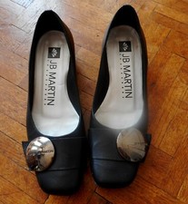 Ballerines trotteurs cuir noir petit talon 37,5 JB MARTIN  plaque ronde siglée