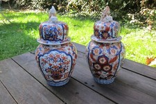 Paire de pots couverts Imari, XIXème