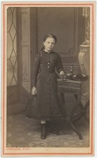 CDV circa 1865. Portrait d'une petite fille par Defossé à Paris.