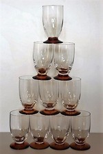 Ensemble de 10 verres années 50 soufflés à la bouche et pieds ambrés