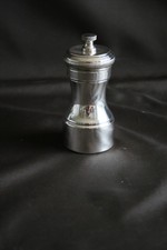 Moulin à poivre ancien en Métal argenté - SBM