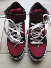BASKETS NIKE TBE 2012 TAILLE 44 UK 9 NOIRES ROUGES LACETS & SCRATCH 