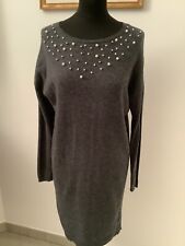 Jolie Robe Grise Incrustée De Perles Taille s