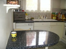 TABLE MURALE AVEC PIED DE MARQUE CAMAR