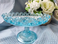 Ancienne COUPELLE sur pied en verre bleu