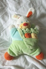 Doudou plat coussin lapin blanc bleu vert NICOTOY poche carotte sac 26 cm
