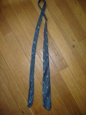 Cravate Slim largeur maxi 5 cm longueur 133 cm  tres belle couleur