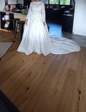 magnifique robe de mariée, bustier dentelle et détails, jamais portée