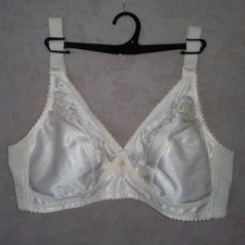 SOUTIEN GORGE  ST MICKAEL 85C NEUF JAMAIS PORTE ** PETIT PRIX A VOIR **