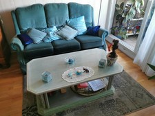 Canapé en velours bleu 3 places avec table assortie