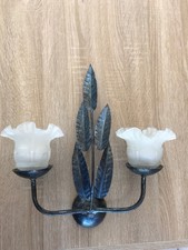 jolie applique en fer forgé avec 2 éclairages verres "tulipe" bon état pas testé