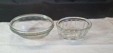 Une paire de verre Gelée ou de Blanc-Manger moules ovale 6 Dimple & Art Deco Ovale Moule