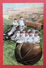 CPA. BÉBÉS MULTIPLES. Ballon. Chaussures. Sport. Garçons.