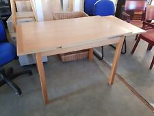 40 euros la table  67cm x 1,07m   (1,67m avec les rallonge) PAS DE LIVRAISON