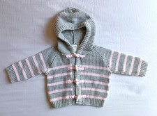 GILET GRIS A RAYURES ROSE A CAPUCHE. BABOU. TAILLE 6 MOIS    #CKDB