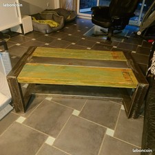 Tres belle table basse de récupération pour une ambiance déco loft industriel