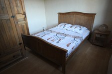 Chambre Complète En Pin - Lit, Armoire Et Table De Chevet En Bois - Occasion FR