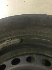 pneus neige montés sur jantes en tôles