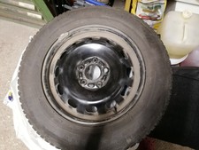 4 pneus hiver plus jantes 195/55/15 de marque Michelin 