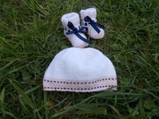 Bonnet et chaussons assortis 0/3 mois