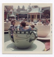 PHOTO COULEUR MANÈGE Parc d'attraction Tasse géante Curiosité 1969 Fête Foraine