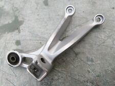 Platine cale pieds arrière droite SUZUKI 750 gsxr k1 k2 k3 2000 2001 2002 2003
