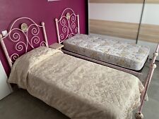 Lits jumeaux en fer forgé (faits main) avec sommiers et matelas