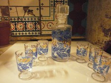 Service à liqueur XXème cave liqueur décor bleu et or carafe 6 verres à pied