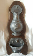 Ancienne Grande Fontaine Murale Étain Décor Fleur De Lys Lion Déco jardin 12kg