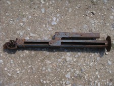 Ancien cric voiture ancienne à identifier