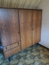 armoire de style scandinave de couleur marron. Bon état général 