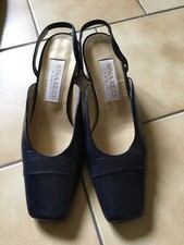 Sandales cuir  NINA RICCI marine noir pointure 37 en très bon état.