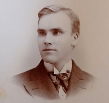 Armoire Carte Photo Très Handsome Dapper Young Man Ryerson Studio Detroit Mn