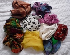 Lot de 10 étoles ou  écharpes foulards vintage