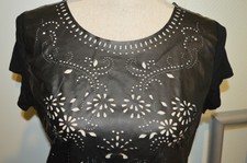 T SHIRT SIMILI CUIR NOIR MARQUE CAMAÏEU TAILLE 3 EP 38CM AISS. 50CM LONG. 68CM  