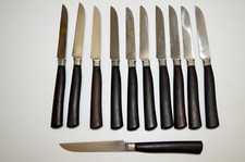 11 PETITS COUTEAUX ART DECO MANCHE BOIS Virole argentée décor ROSES Stylisées