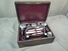 BEAU COFFRET NECESSAIRE DE TOILETTE XIXème de voyage (Marine).