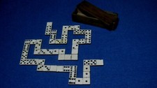ancien JEU de DOMINOS   OS et bois d' Ébène du 19-20e