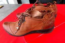 MAM'ZELLE .CHAUSSURES BOOTS EN CUIR HAVANE TRES SOUPLE POINT.37