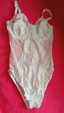 magnifique body en dentelle et transparente taille 100D,sans complexe