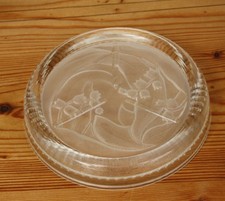 Dessous de Bouteille/Carafe en Verre pressé moulé dépoli décor MUGUET- Art Déco 