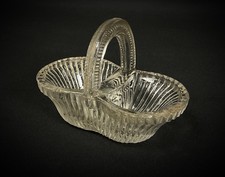 Ancien XXème joli saleron en verre en forme de panier
